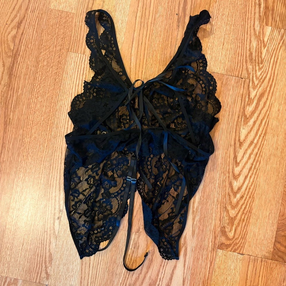 New Elegant Black Lace Open Bodysuit Size 1X Sexy Sexy